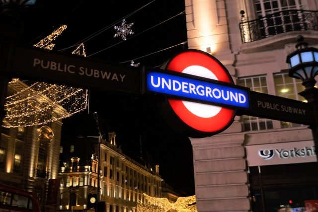 ロンドン市内のメトロの駅入り口